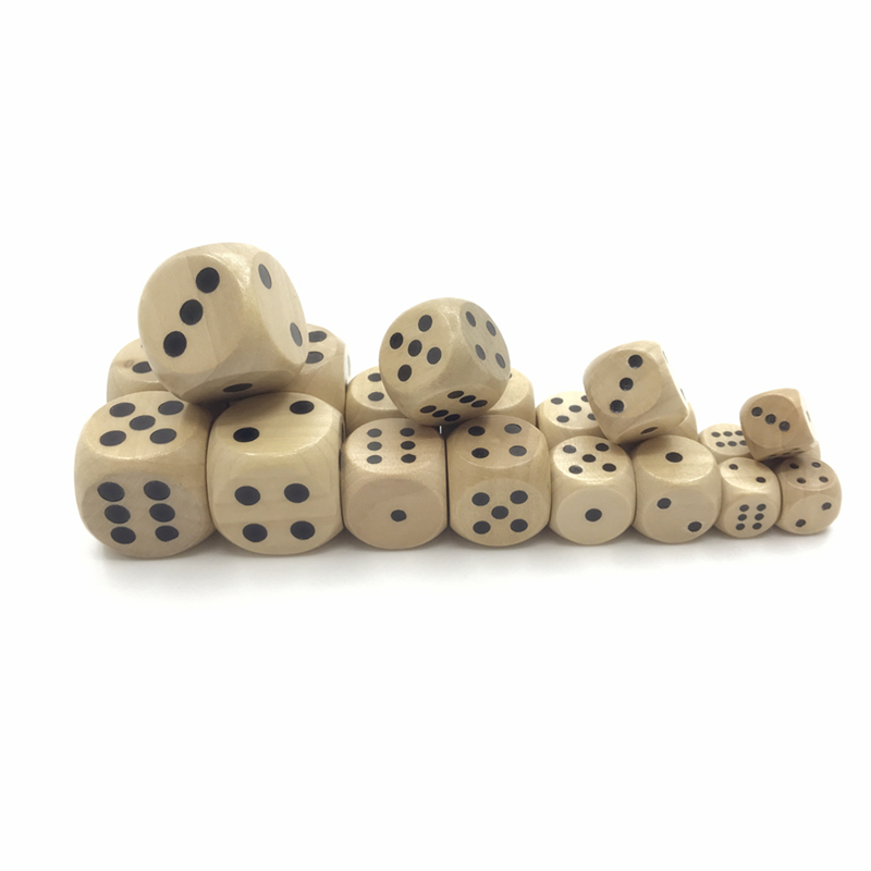 Set da 10 Dadi D6 in Legno a S - Board Game Loop recensione e prezzo